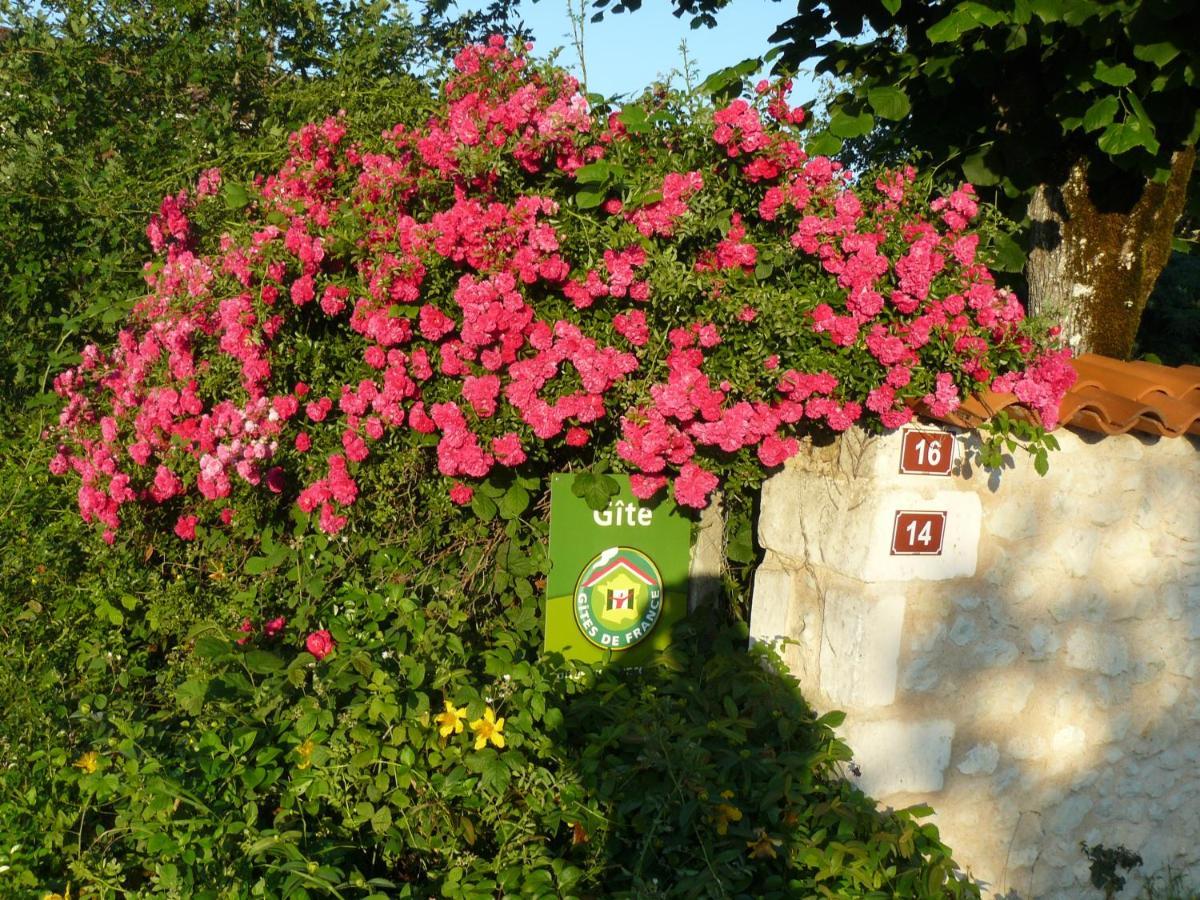 Gite Rural Charentais Les Essards  Kültér fotó
