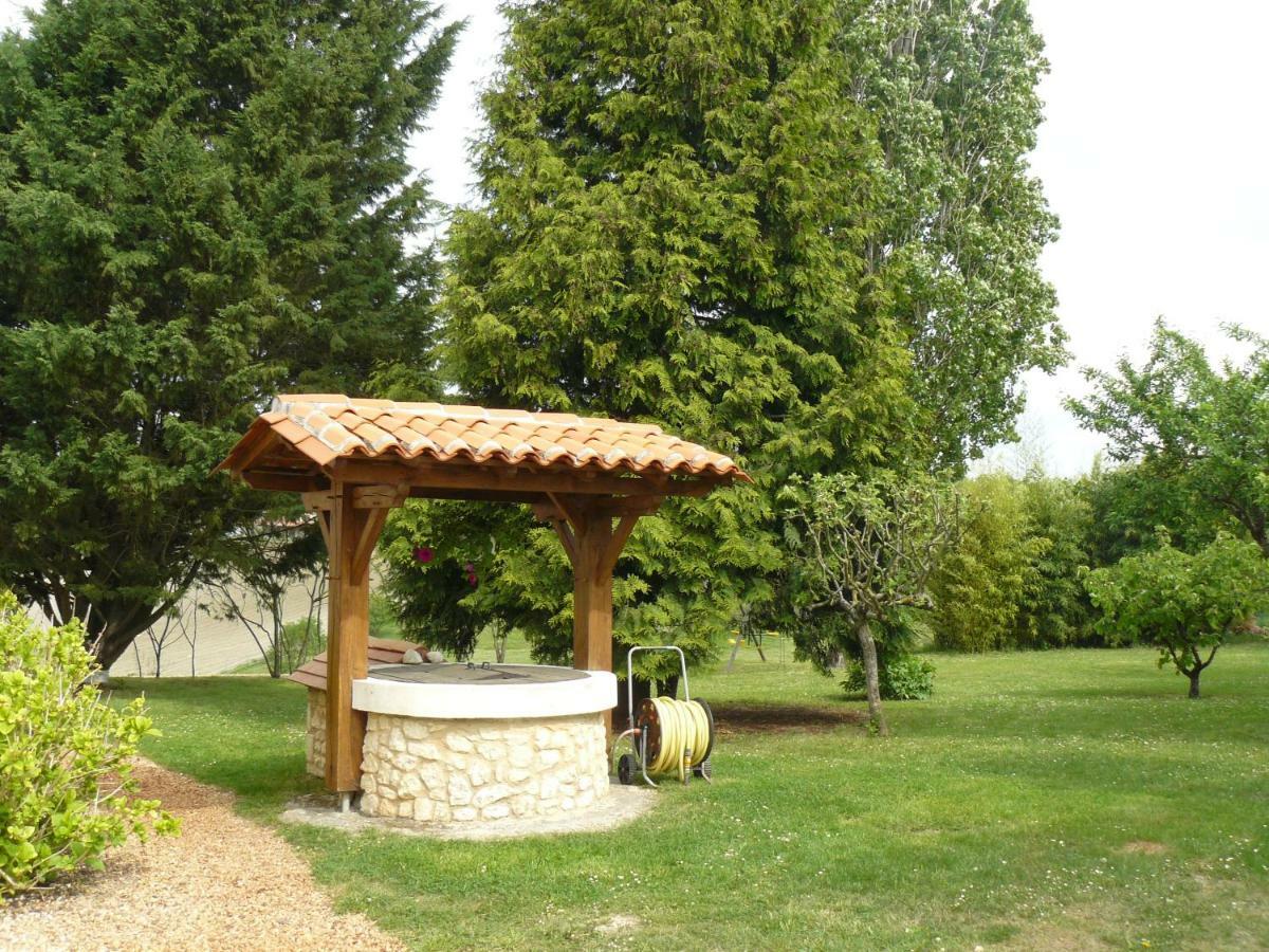 Gite Rural Charentais Les Essards  Kültér fotó